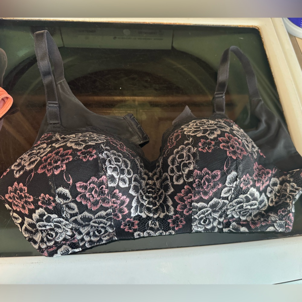 Torrid 36C Wire-free Black and Pink Lace Bra